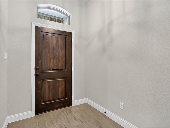4th image of 1641 Town Creek Cir