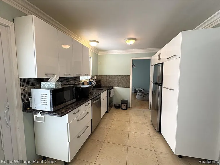 44820 Yorkshire Dr — Photo 3