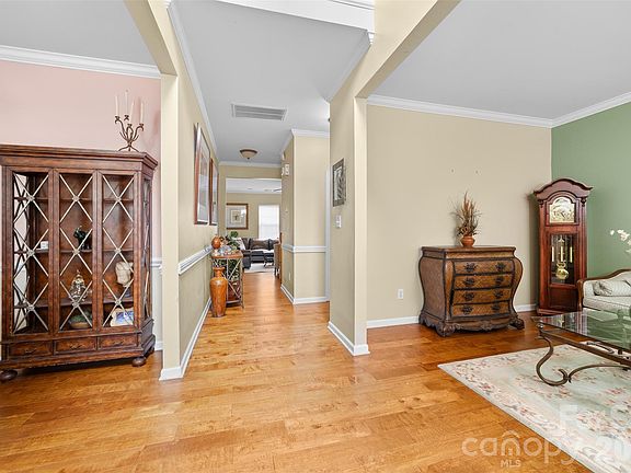 5th image of 11019 Southfield Dr