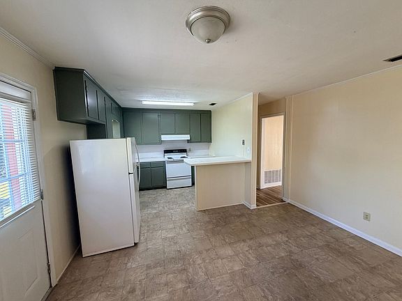 4th image of 1502 E Moore St