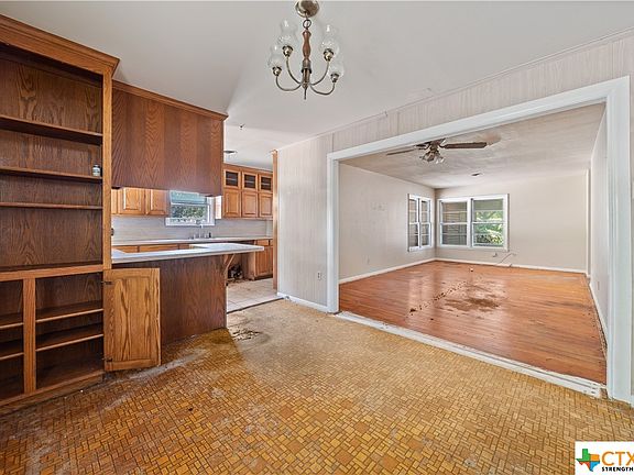 5th image of 817 Lawrence Dr