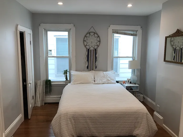 428 E 6th St #1 — Photo 5