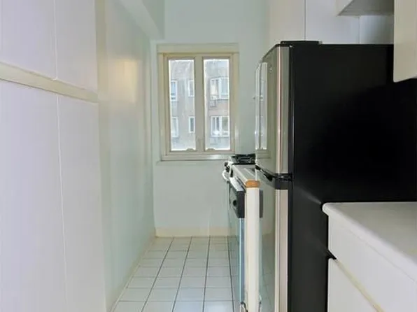 333 West 57th Street image 7 of 20