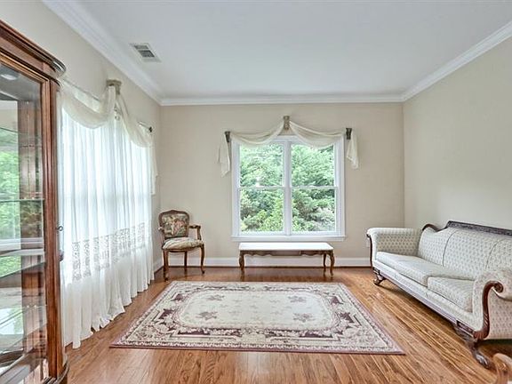 4th image of 4285 Country Garden Walk NW
