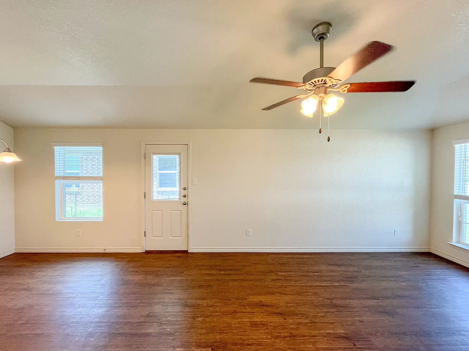 3 bed, 1135 sqft, $1,145 — Photo 3