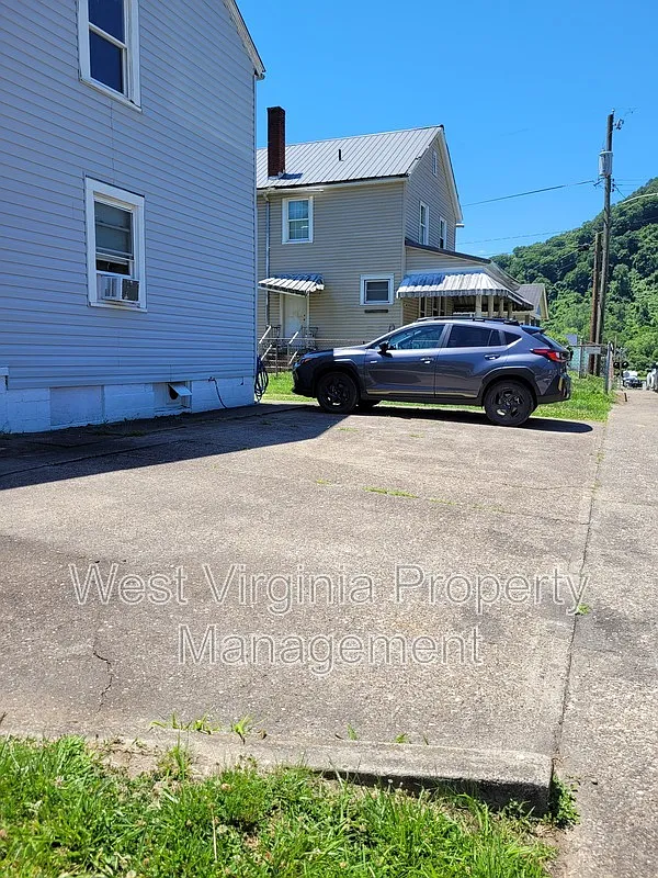 1 bed, 1.0 bath, $550 — Photo 2