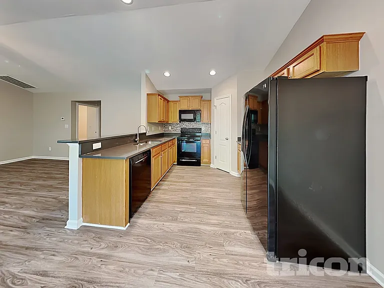 6235 Leslie Dr — Photo 5