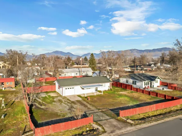 210 S 12th St, Montague, CA 96064