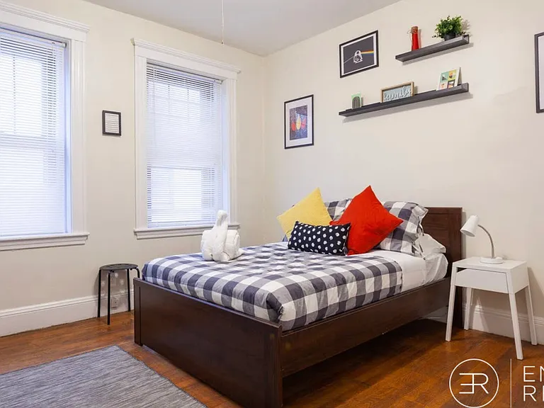 1247 Beacon St #1A — Photo 8