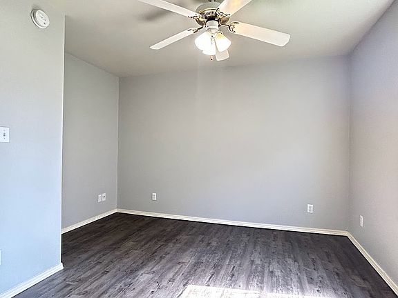 3rd image of 261 S Lewis Ave APT 2