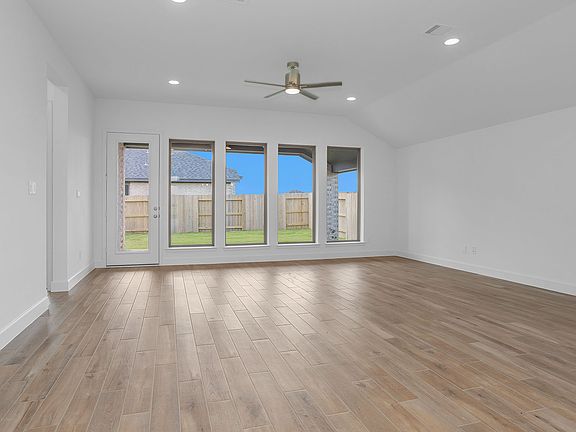 3rd image of 5214 Momo Ln