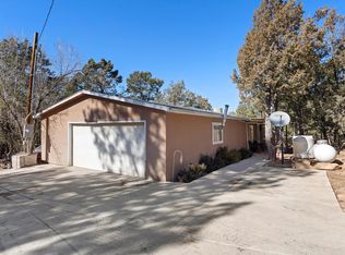 27 Tina Rd, Edgewood, NM 87015