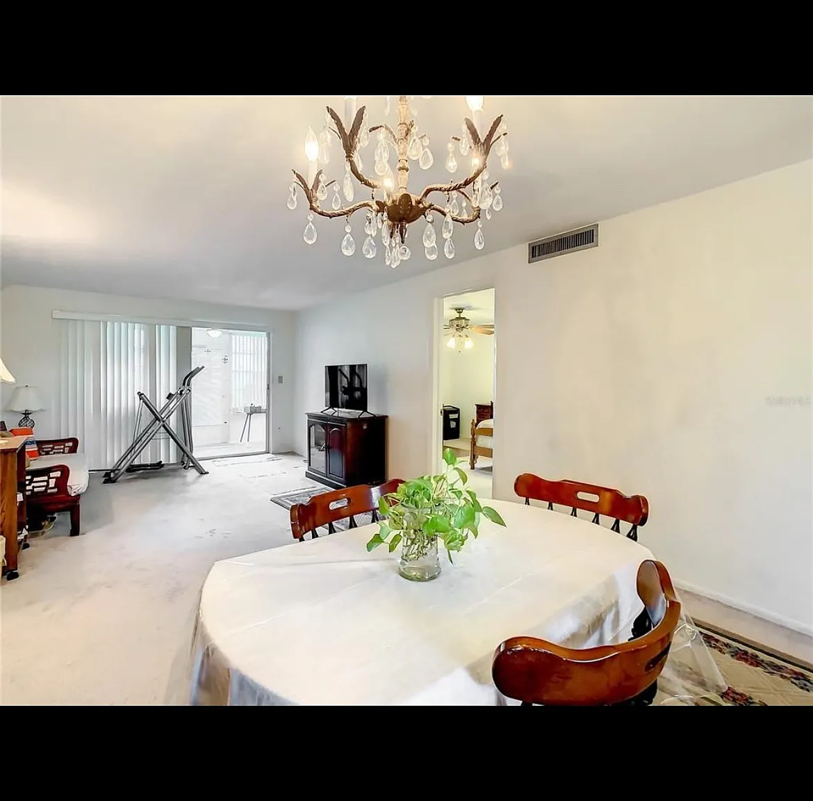 2 bed, 888 sqft, $1,550 — Photo 3