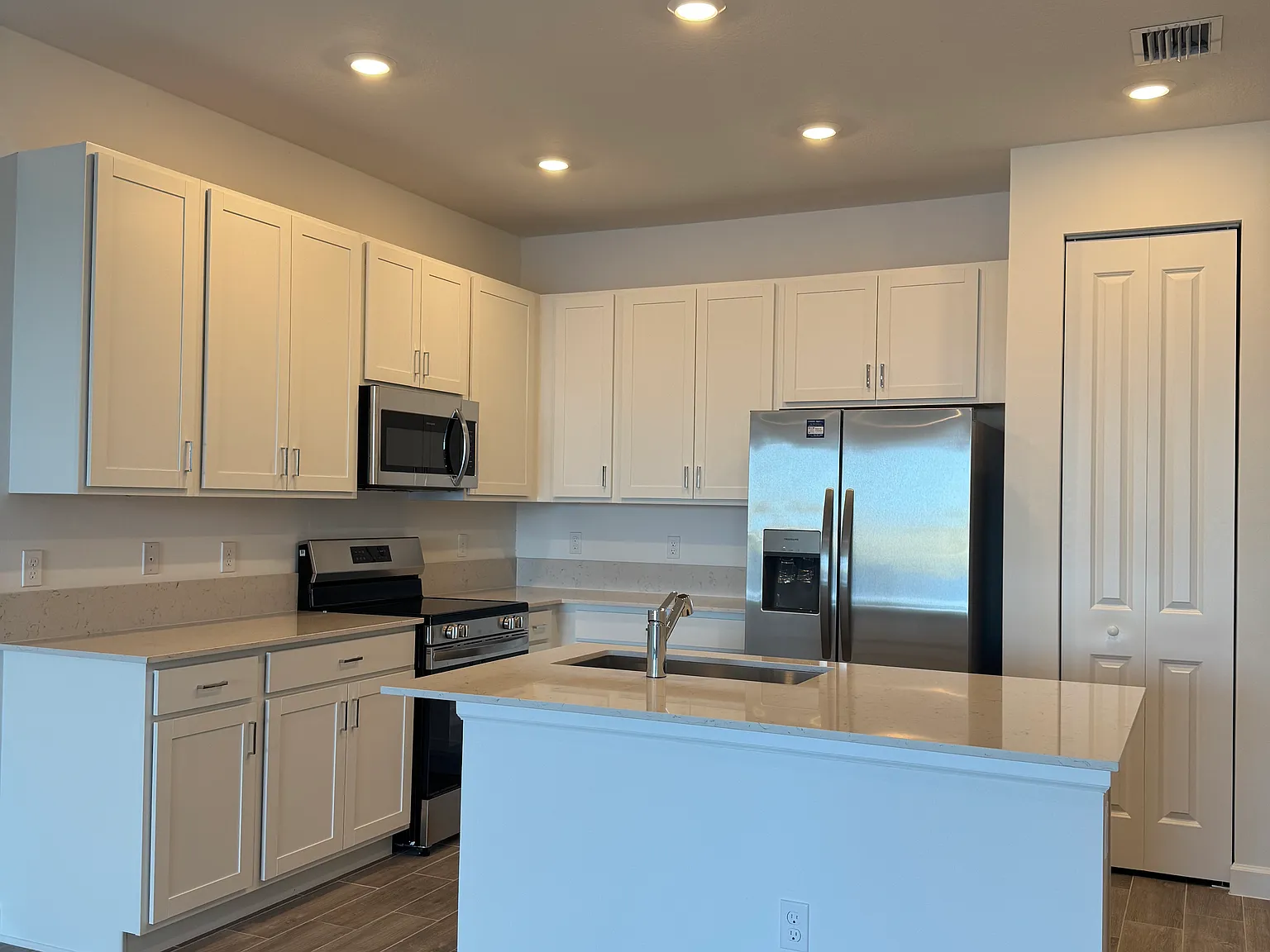 2 bed, 1308 sqft, $2,100 — Photo 2
