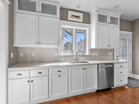 5th image of 904 North 9th STREET