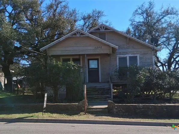 1202 Bridge St, Lampasas, TX 76550