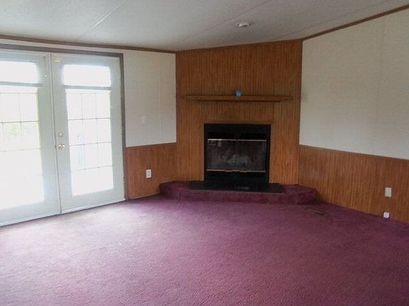 3rd image of 140 Carolyn Dr
