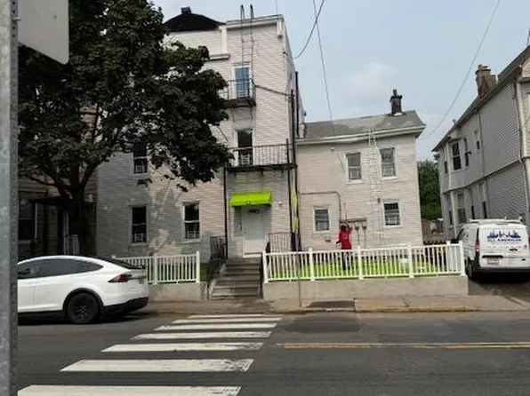 395 Bergen Avenue image 3 of 5