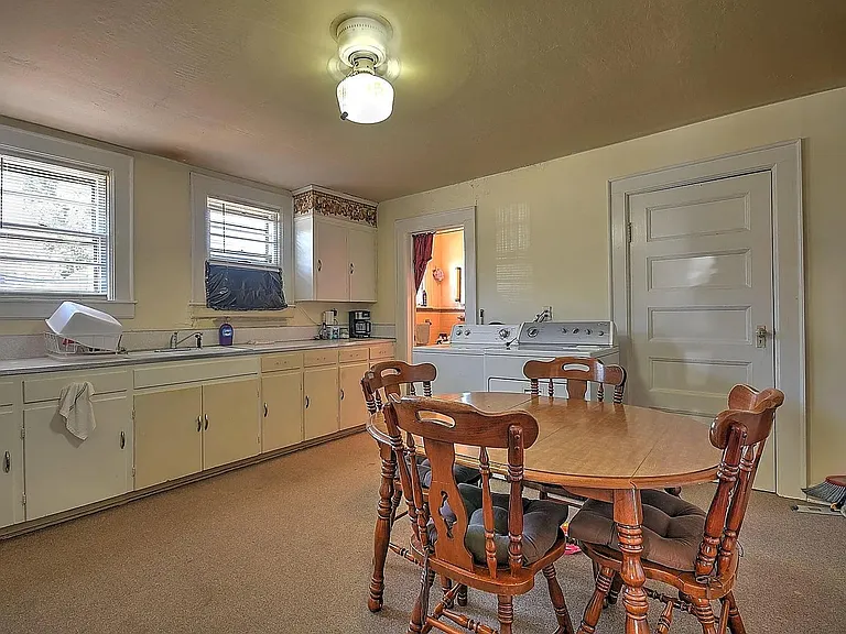 1125 Windsor Ave #1 — Photo 4