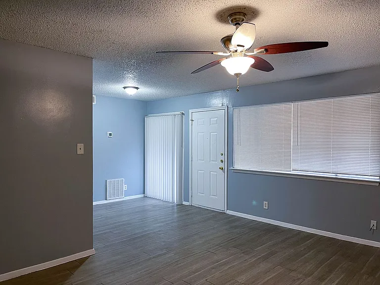 8907 Parkfield Dr — Photo 15