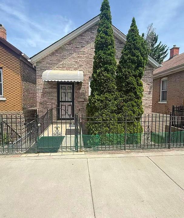 1st image of 2921 S Throop St