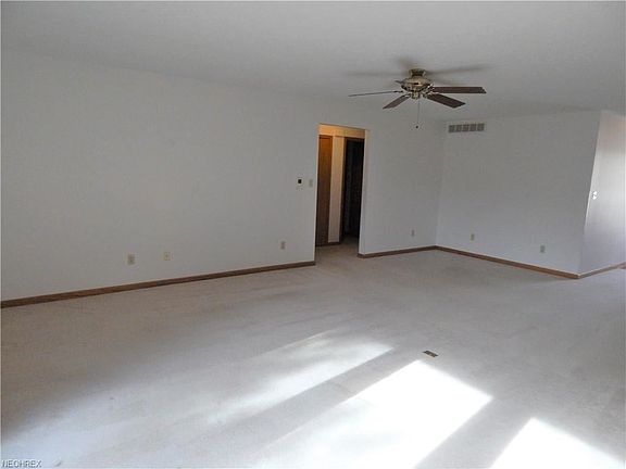 5th image of 214 Park Place Dr