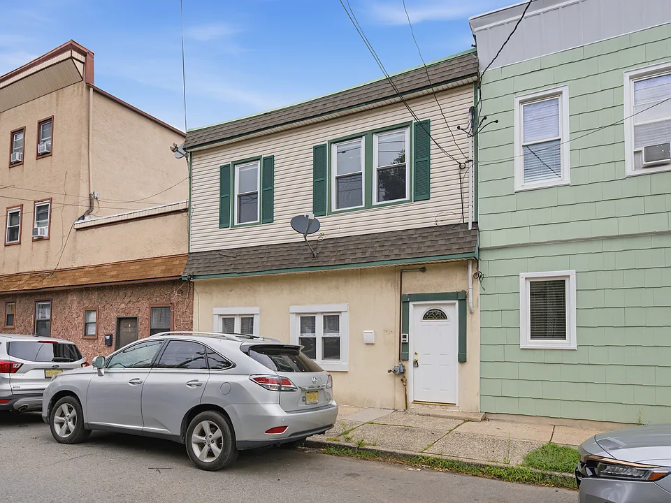 71 E 22nd St #2
