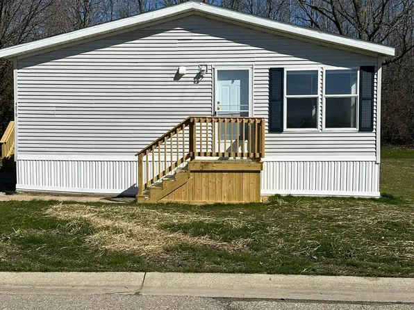 4070 N Hemlock Ln, Mount Morris, MI 48458