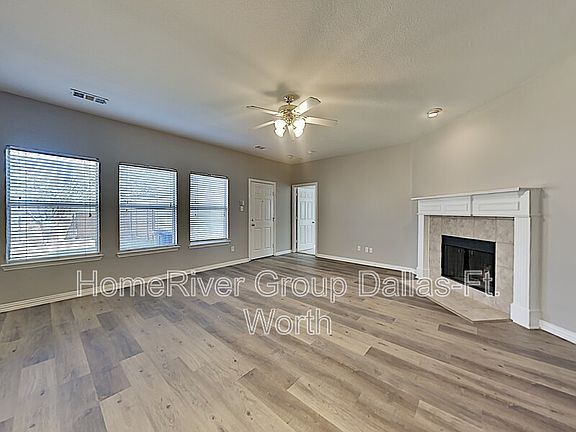 3rd image of 2050 Glencoe Dr