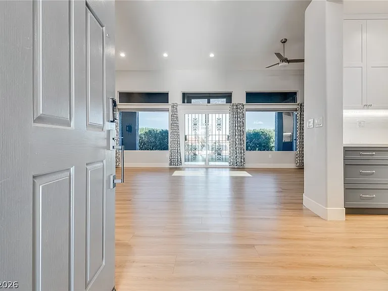 2508 Sandilands Dr — Photo 5
