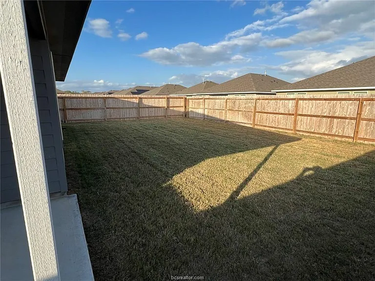 2427 Dog Leg Ln — Photo 3