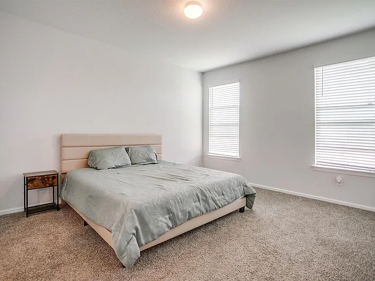 Huge Primaty Bedroom!