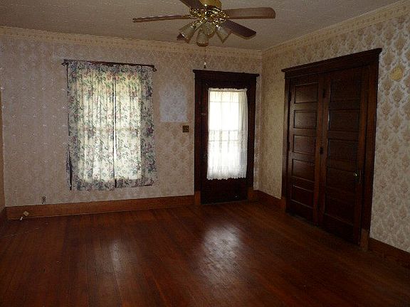 5th image of 301 S Olmstead St