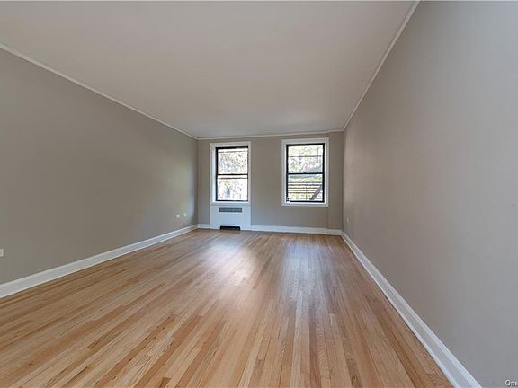 5th image of 212 Larchmont Acre W #2C