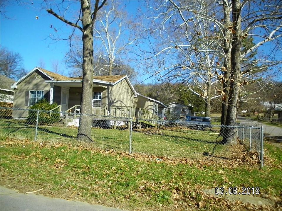2nd image of 1619 Dechard St
