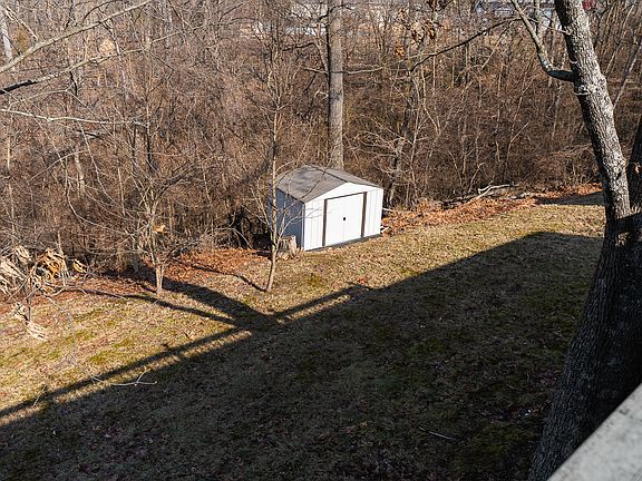 5th image of 4586 Debbie Ln
