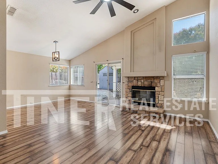 1218 Chablis Cir — Photo 6
