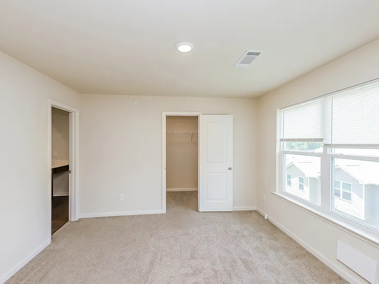 304 Highwood Ln — Photo 8