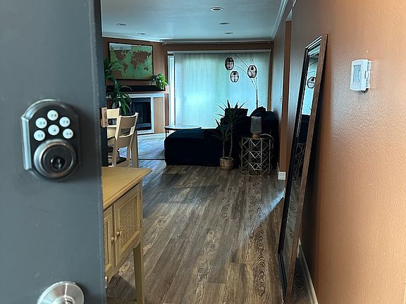 2nd image of 5520 Owensmouth Ave APT 116