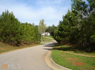 121 Waters Edge Dr, Lagrange, GA 30240