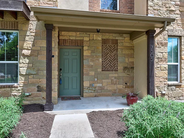 7505 Sugar Magnolia St — Photo 2