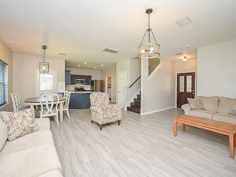 10607 Criswell Dr — Photo 4