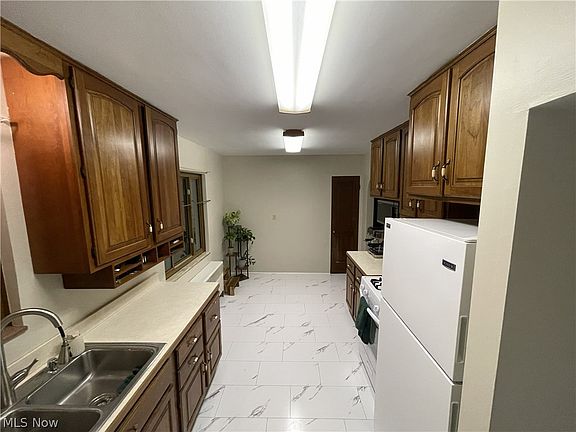 5th image of 10101 Biddulph Rd