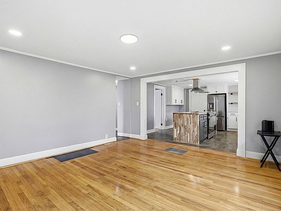 3rd image of 114 N Moore St