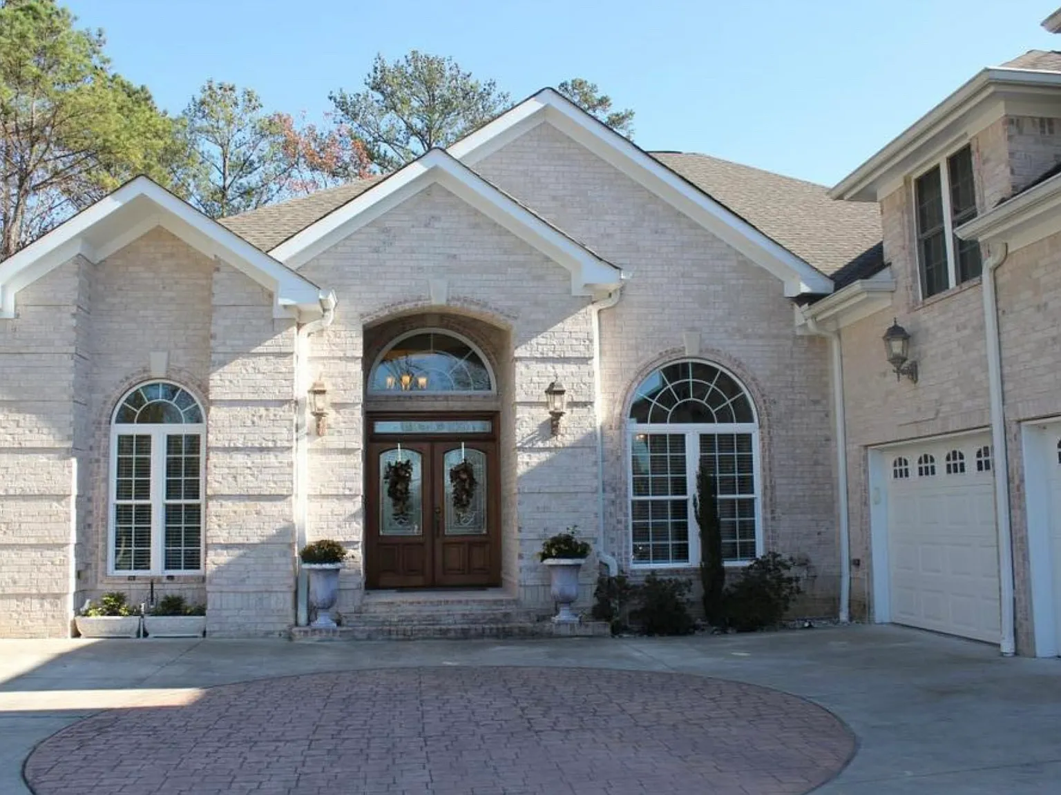 4 bed, 4.5 bath, 3375 sqft, $3,900 — Photo 2