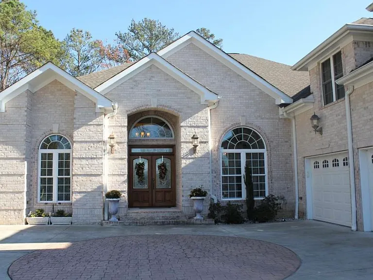 1834 Holly Oak Ln — Photo 2