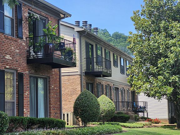 Right building - Upper balcony