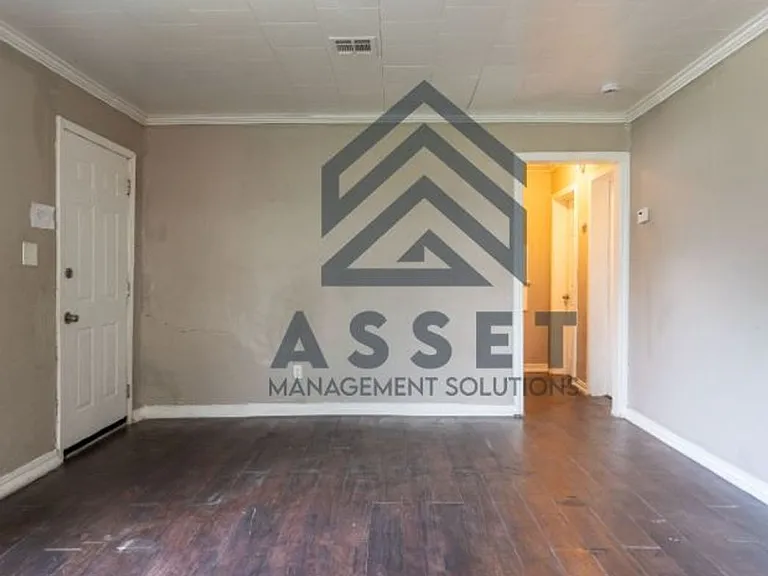 316 E Harmon Dr — Photo 8