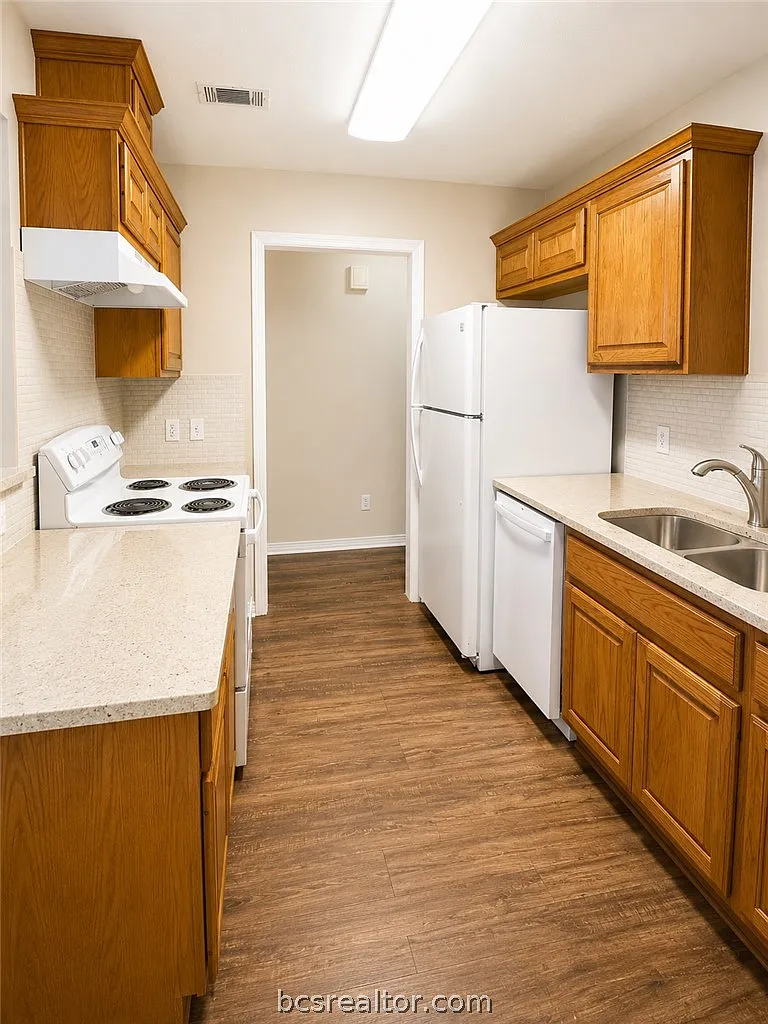 3 bed, 1061 sqft, $1,600 — Photo 4