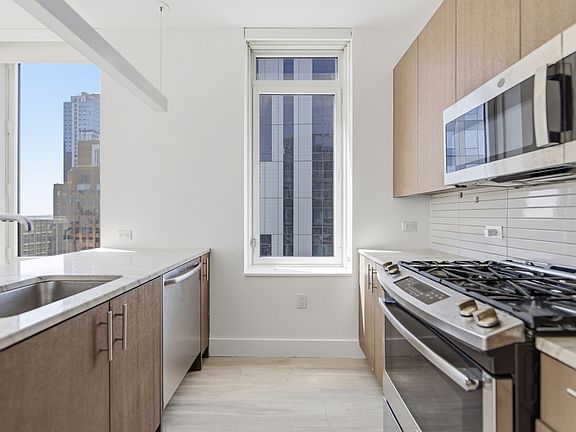 3rd image of 86 Fleet Pl APT 31Q
